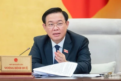 Chủ tịch Quốc hội Vương Đình Huệ tham gia ý kiến thảo luận tại phiên họp. (Ảnh: DUY LINH)