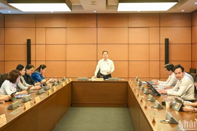 Quang cảnh phiên thảo luận ở Tổ 11 chiều 31/5. (Ảnh: DUY LINH)