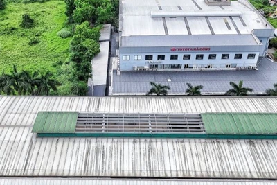 Một phần mái ga Yên Nghĩa đã bị hư hỏng từ năm 2024.