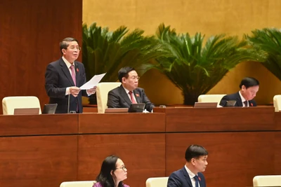 Phó Chủ tịch Quốc hội Nguyễn Đức Hải điều hành nội dung thảo luận ở hội trường về dự án Luật Các tổ chức tín dụng (sửa đổi) chiều 15/1. (Ảnh: DUY LINH)