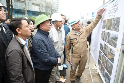 Đồng chí Đinh Tiến Dũng kiểm tra tiến độ gói thầu số 2 dự án hệ thống xử lý nước thải Yên Xá.