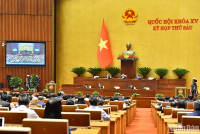 Quang cảnh một phiên thảo luận ở hội trường tại Kỳ họp thứ 6, Quốc hội khóa XV.