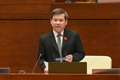 Viện trưởng Viện Kiểm sát nhân dân tối cao Lê Minh Trí trả lời chất vấn của đại biểu Quốc hội chiều 20/3. (Ảnh: DUY LINH)