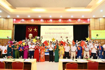 Ngày hội dân vận khéo phường Hàng Trống, quận Hoàn Kiếm thu hút đông đảo người dân tham gia.