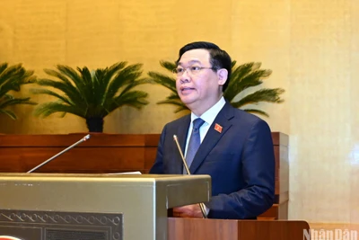 Chủ tịch Quốc hội Vương Đình Huệ phát biểu khai mạc phiên chất vấn và trả lời chất vấn. (Ảnh: DUY LINH)