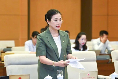 Phó Chủ tịch Ủy ban Trung ương MTTQ Việt Nam Trương Thị Ngọc Ánh báo cáo tại phiên họp sáng 16/8. (Ảnh: DUY LINH)