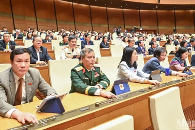 Đại biểu Quốc hội biểu quyết thông qua Nghị quyết về thí điểm một số cơ chế, chính sách đặc biệt tạo đột phá phát triển khoa học, công nghệ, đổi mới sáng tạo và chuyển đổi số quốc gia. (Ảnh: DUY LINH)