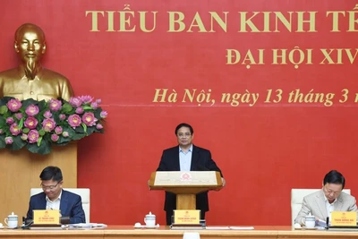 Thủ tướng Phạm Minh Chính chủ trì phiên họp thứ tư Tiểu ban Kinh tế-Xã hội Đại hội lần thứ XIV của Đảng. (Ảnh: TRẦN HẢI)