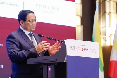 Thủ tướng Phạm Minh Chính phát biểu ý kiến tại Diễn đàn Lãnh đạo và Đối tác ASEAN. (Ảnh: NHẬT BẮC/VGP)