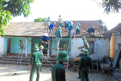 Cả nước đang nỗ lực chung tay xoá nhà tạm, nhà dột nát. Ảnh: VGP