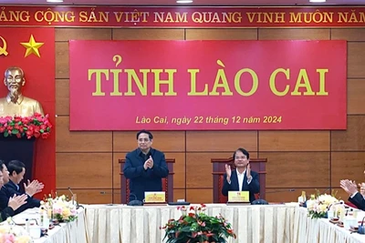 Thủ tướng Phạm Minh Chính chủ trì cuộc làm việc với Ban Thường vụ Tỉnh uỷ Lào Cai (Ảnh: TRẦN HẢI).