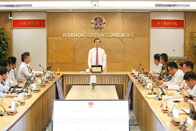 Thứ trưởng Khoa học và Công nghệ Phạm Đức Long chủ trì sự kiện công bố sản phẩm dịch vụ cổng thông tin Nghị quyết 57.