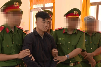 Bị cáo Nguyễn Hoàng Tính nghe Tòa tuyên án.