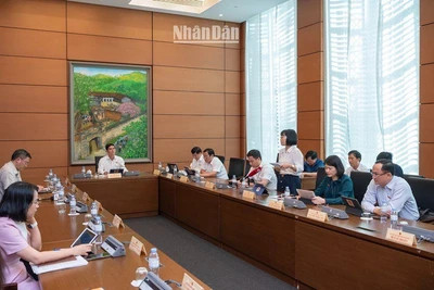 Quang cảnh phiên thảo luận tại Tổ 14 chiều 27/5. (Ảnh: THỦY NGUYÊN)