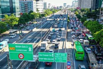 Hà Nội sẽ thí điểm thực hiện vùng phát thải thấp, trong đó hạn chế các phương tiện giao thông gây ô nhiễm môi trường. (Ảnh minh họa: THÀNH ĐẠT) 
