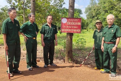 Mô hình "Tiếng kẻng an ninh trật tự" của hội cựu chiến binh ấp Thuận An, xã Thanh An, huyện Hớn Quản, tỉnh Bình Phước. (Ảnh: NHẤT SƠN) 