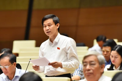 Đại biểu Lê Văn Cường (Thanh Hóa) phát biểu. (Ảnh: THỦY NGUYÊN) 