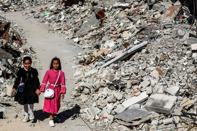 Trẻ em Palestine ở trại tị nạn Jabalia, phía bắc Dải Gaza, ngày 31/3/2025. (Ảnh: Xinhua) 