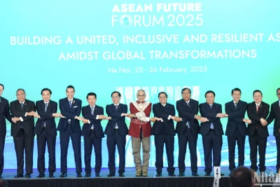 Thủ tướng Phạm Minh Chính cùng các đại biểu tham dự Diễn đàn Tương lai ASEAN 2025, được tổ chức từ ngày 25-26/2/2025 tại Thủ đô Hà Nội. (Ảnh: TRẦN HẢI) 
