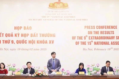 Tổng Thư ký Quốc hội, Chủ nhiệm Văn phòng Quốc hội Lê Quang Tùng chủ trì họp báo công bố kết quả Kỳ họp bất thường lần thứ 9, Quốc hội khóa XV. (Ảnh: DUY LINH) 