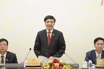Tổng Thư ký Quốc hội, Chủ nhiệm Văn phòng Quốc hội Bùi Văn Cường phát biểu tại họp báo. (Ảnh: DUY LINH)