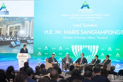 Các đại biểu tham dự Phiên toàn thể thứ nhất với chủ đề “Các xu hướng lớn tác động tới ASEAN và thế giới đến năm 2035”.