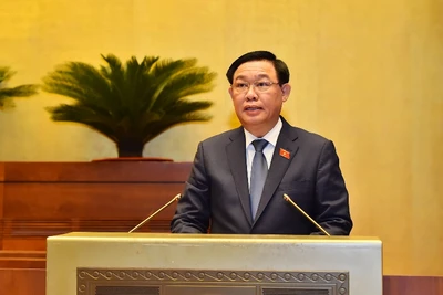 Chủ tịch Quốc hội Vương Đình Huệ phát biểu. (Ảnh: THỦY NGUYÊN)