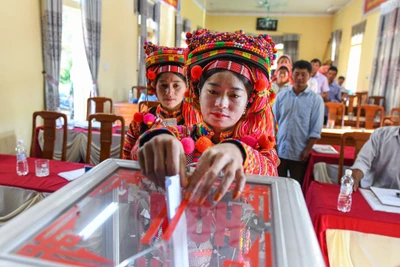 Việt Nam đã có nhiều nỗ lực trong việc bảo đảm quyền chính trị, trong đó có quyền bầu cử, ứng cử cho người dân tộc thiểu số. (Ảnh: THÀNH ĐẠT) 