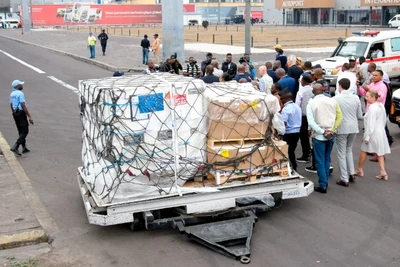 Lô vaccine phòng bệnh đậu mùa khỉ đầu tiên đến sân bay quốc tế N'Djili ở Kinshasa, Cộng hòa dân chủ Congo, ngày 5/9/2024. (Ảnh: Reuters) 