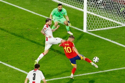 Toàn thắng từ đầu giải và chỉ để thủng lưới 1 bàn, Tây Ban Nha đang phát đi thông điệp về lối chơi kiểm soát bóng đi kèm với tấn công. (Ảnh: Reuters) 