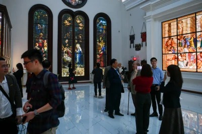 Không gian nghệ thuật đa sắc màu độc đáo tại bảo tàng nghệ thuật kính màu đầu tiên ở Việt Nam.