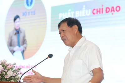 Thứ trưởng Y tế Đỗ Xuân Tuyên phát biểu tại hội thảo.