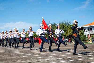Diễu binh trên đảo Trường Sa.