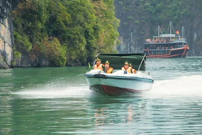 Cán bộ chiến sĩ Đồn Biên phòng Cát Bà tuần tra, kiểm soát trên biển. Ảnh trong bài | BP