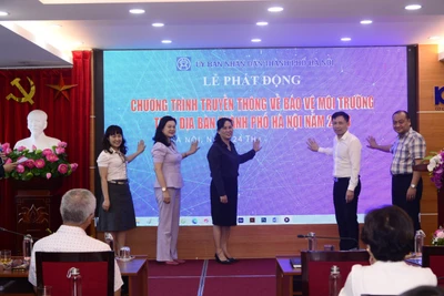 Các đại biểu tham gia phát động chương trình. 