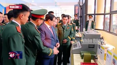 Thủ tướng thăm và làm việc với Học viện Kỹ thuật quân sự