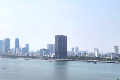 Sau 50 năm giải phóng, Đà Nẵng đang khẳng định là một đô thị lớn của miền Trung và cả nước (Ảnh: Đình Tăng).
