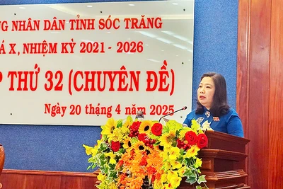 Chủ tịch Hội đồng nhân dân tỉnh Sóc Trăng Hồ Thị Cẩm Đào phát biểu bế mạc kỳ họp