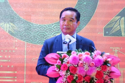 Bí thư Tỉnh ủy Long An Nguyễn Văn Được phát biểu tại buổi họp mặt. 