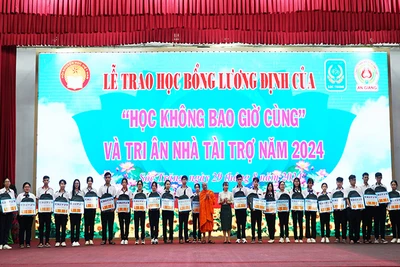 Quang cảnh lễ trao học bổng Lương Định Của năm 2024.