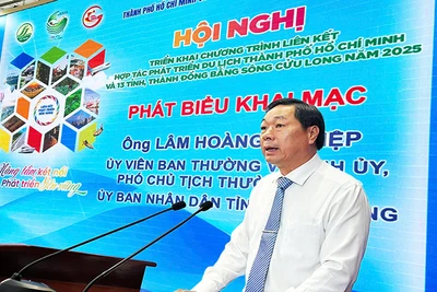 Phó Chủ tịch Thường trực Ủy ban nhân dân tỉnh Sóc Trăng Lâm Hoàng Nghiệp phát biểu tại hội nghị. 