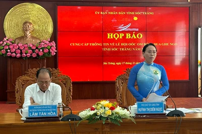 Trưởng Ban Tổ chức lễ hội Huỳnh Thị Diễm Ngọc phát biểu tại cuộc họp báo.