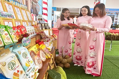 Hàng Tết chất lượng, giá ổn định phục vụ người dân nông thôn Sóc Trăng.