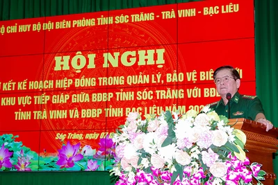 Đại tá Trịnh Kim Khâm, Chỉ huy trưởng Bộ đội Biên phòng tỉnh Sóc Trăng phát biểu kết luận tại hội nghị.