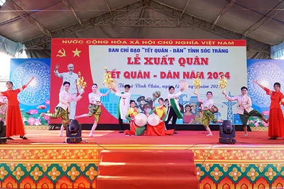 Chương trình văn nghệ thể hiện đoàn kết các dân tộc trong Tết quân dân.