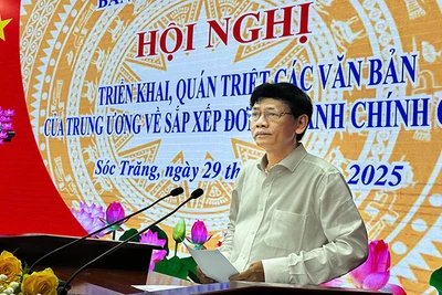 Bí thư Tỉnh ủy Sóc Trăng Lâm Văn Mẫn chỉ đạo hội nghị.