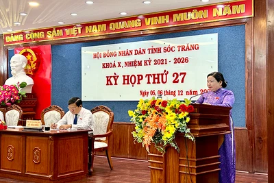 Chủ tịch Hội đồng nhân dân tỉnh Sóc Trăng Hồ Thị Cẩm Đào phát biểu bế mạc kỳ họp