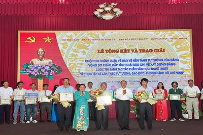 Trao giải cuộc thi sáng tác tác phẩm văn học, nghệ thuật về Bác Hồ.