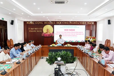 Chủ tịch UBND tỉnh Sóc Trăng chỉ đạo Hội nghị.