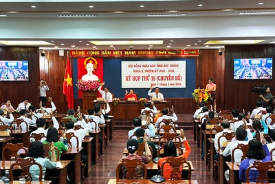 Hội đồng nhân dân tỉnh Sóc Trăng biểu quyết 100% thông qua Nghị quyết.